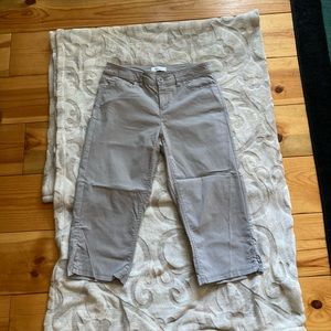Reitmans grey Capri pants